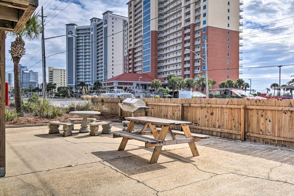 Gulf Shores Condo w/ Pool & Grill: Walk to Beach! House in Gulf Shores
