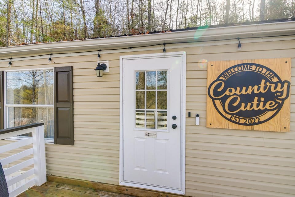 Camp-Style Cabin Near Pigeon Forge: Fire Pit, Deck Cabin in Sevierville