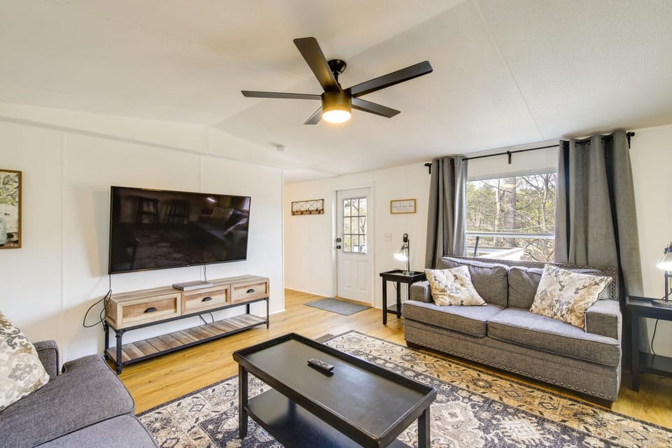 Camp-Style Cabin Near Pigeon Forge: Fire Pit, Deck Cabin in Sevierville