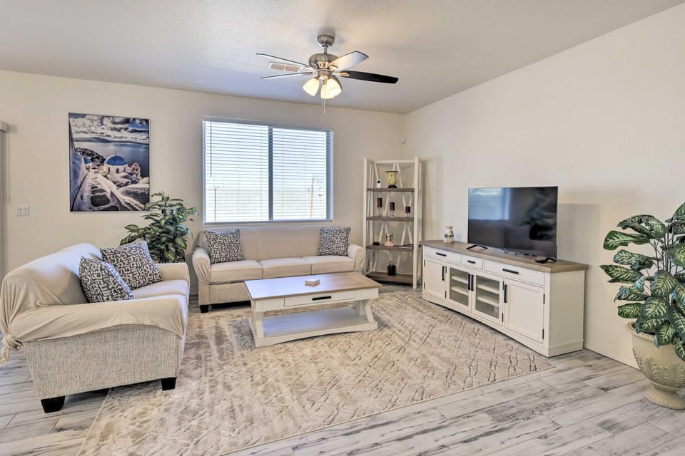 Modern Kingman Vacation Rental, 5 Mi to Dtwn! House in Kingman