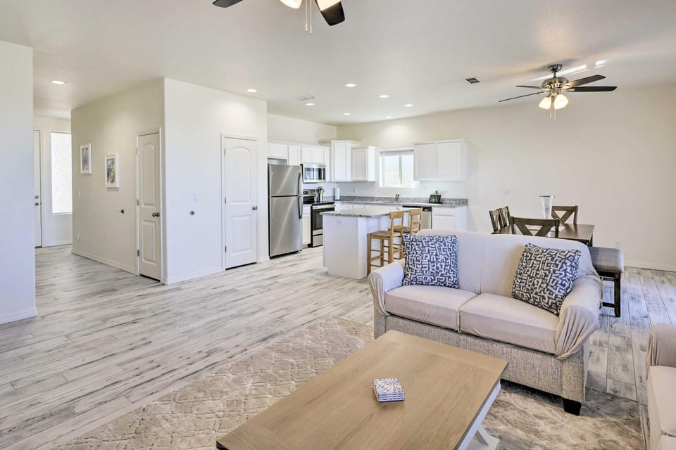 Modern Kingman Vacation Rental, 5 Mi to Dtwn! House in Kingman