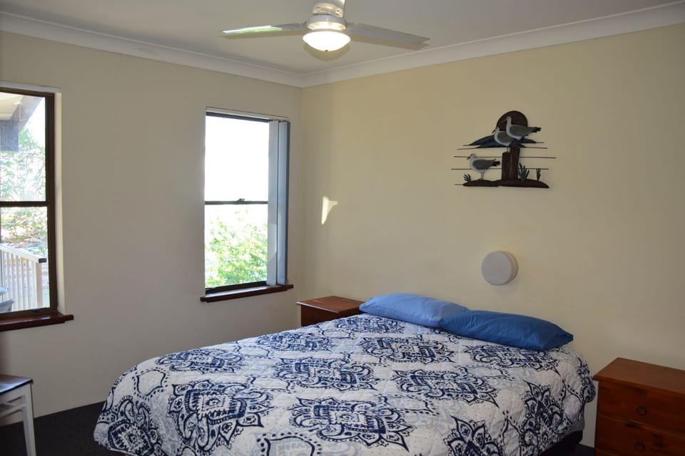 Dunbar Court Unit 8 - Bring your own linen Apartment in South West Rocks