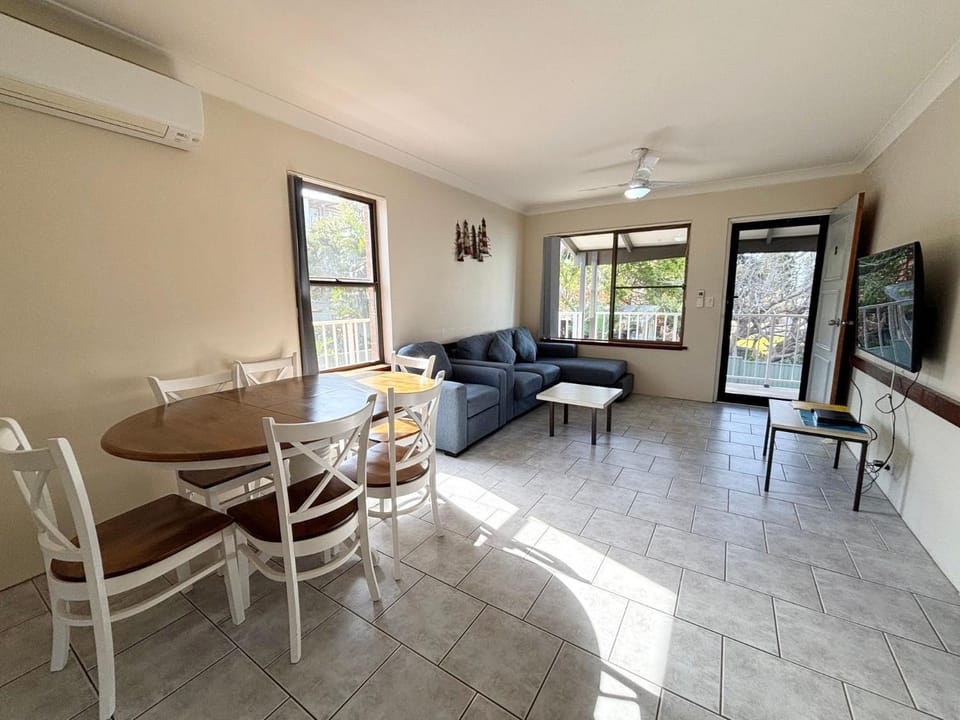 Dunbar Court Unit 8 - Bring your own linen Apartment in South West Rocks
