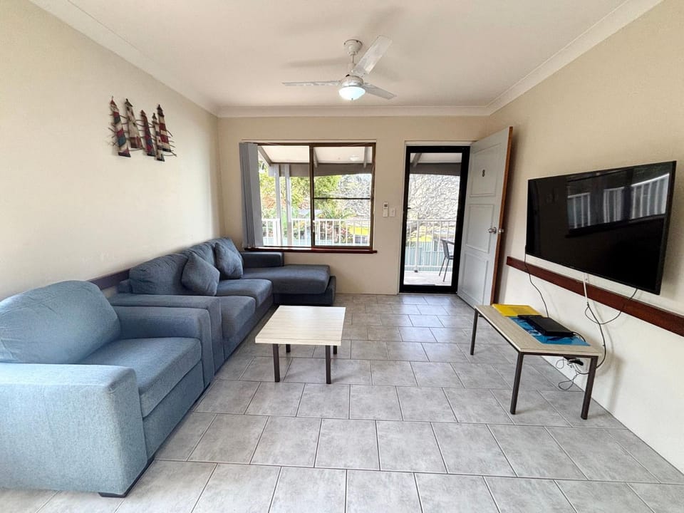 Dunbar Court Unit 8 - Bring your own linen Apartment in South West Rocks