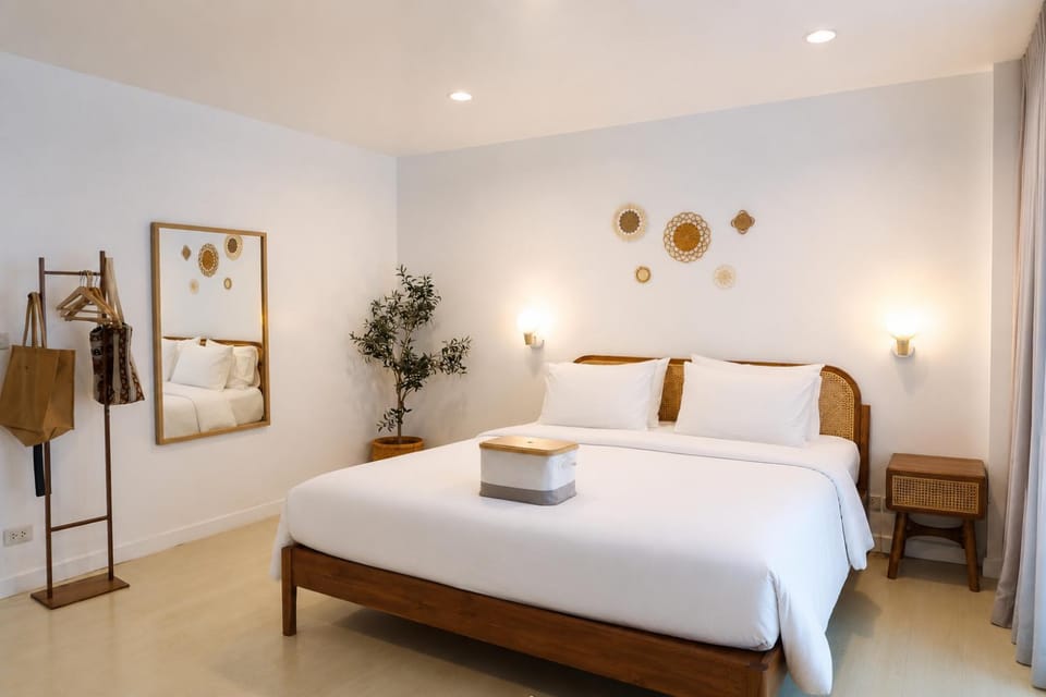 Beachfront Pool Access Apartment FREE Disney Plus Apartment in Chon Buri Changwat
