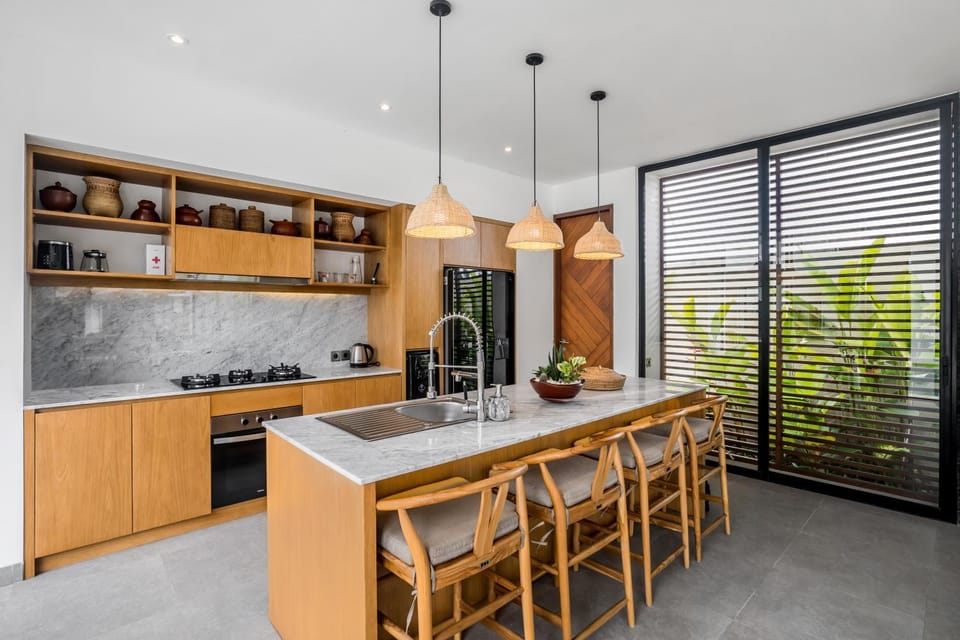 Coffee/tea facilities, Kitchen or kitchenette, oven, stove