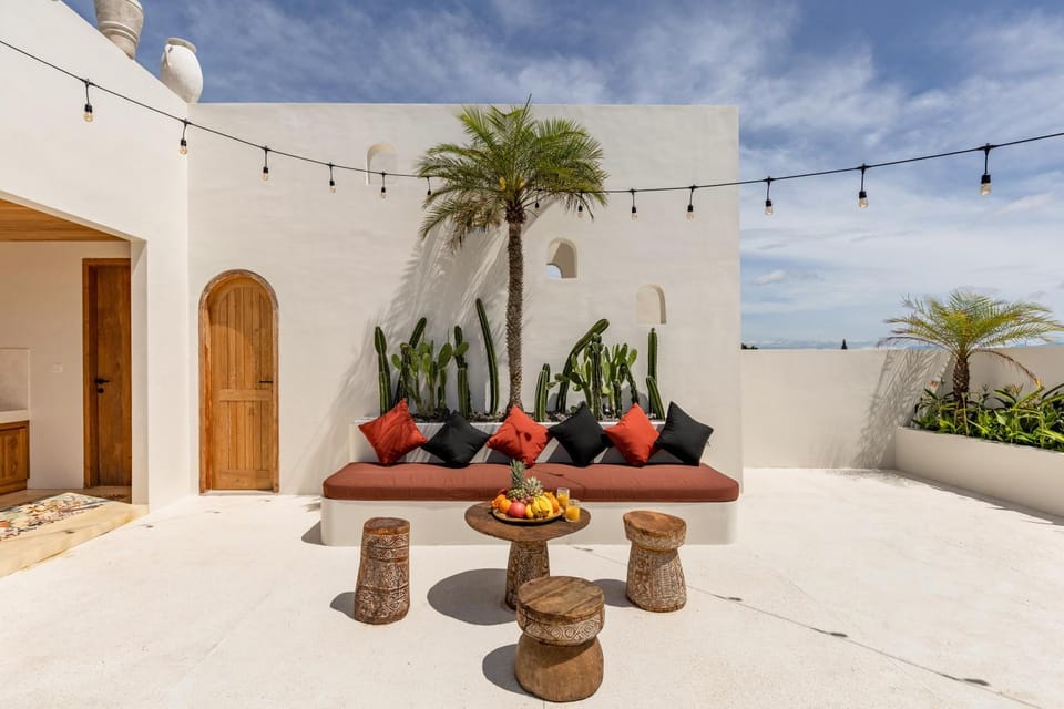 Premium 5 bd Luxury Central Villa 300m to beach & Ku De Ta Villa in Kuta