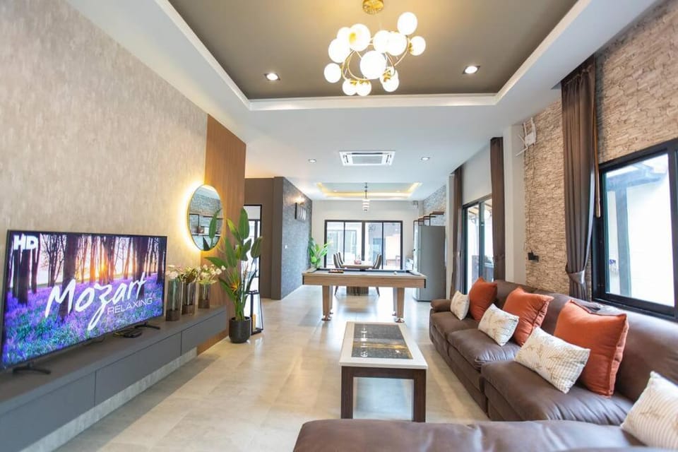 Communal lounge/ TV room, TV and multimedia, Living room, Seating area