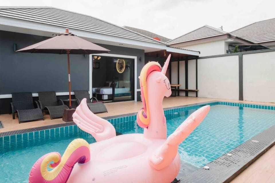 Pool view, Swimming pool, Swimming pool, sunbed