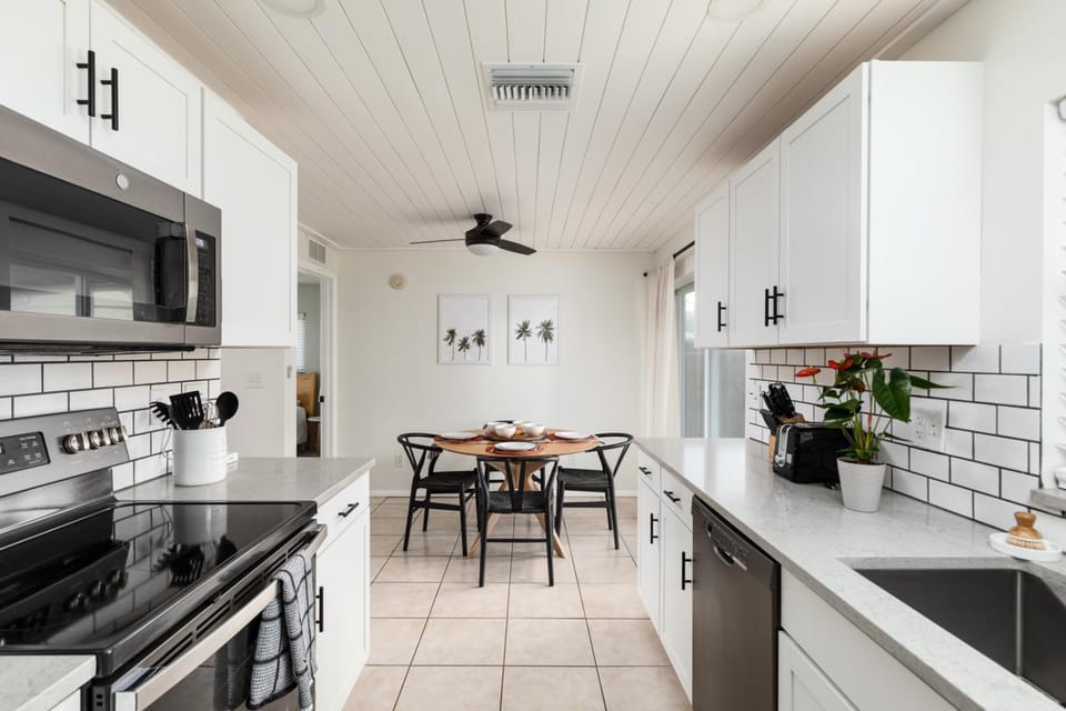 Dining area, kitchen