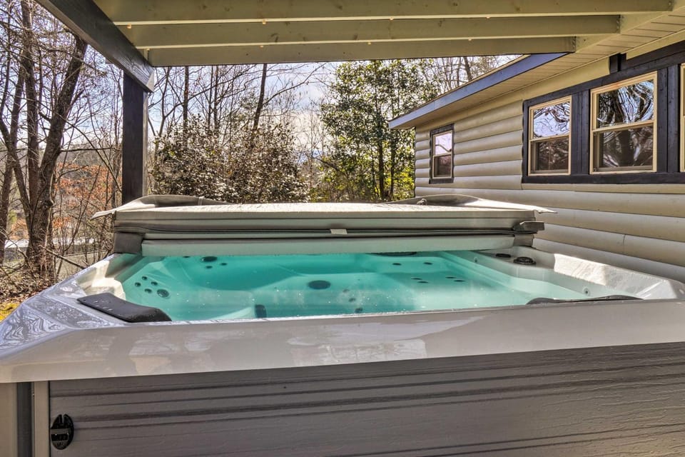 Pigeon Forge Cabin w/ Private Hot Tub & Gas Grill Cabin in Pigeon Forge