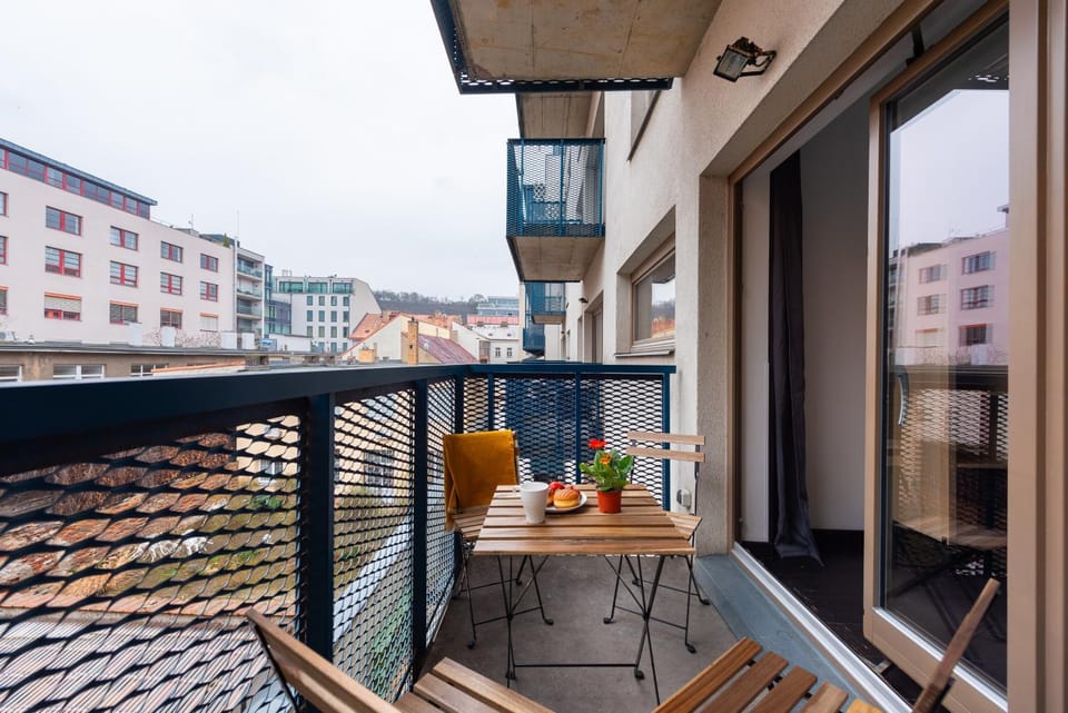 Property building, Day, View (from property/room), Balcony/Terrace, Dining area, City view, Quiet street view, Inner courtyard view