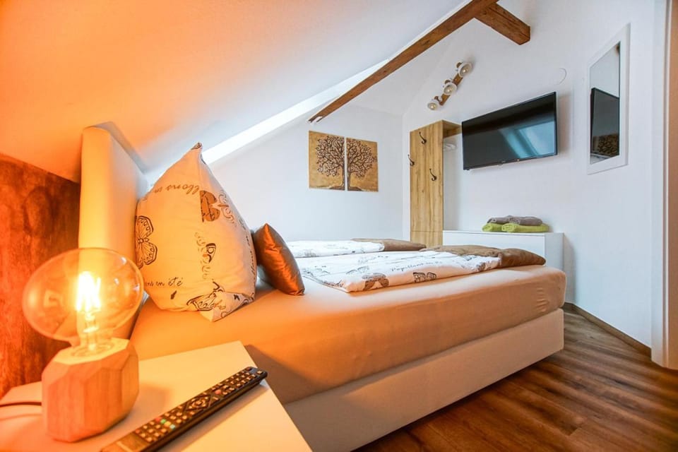 AusZeit Steiraland 1 mit privaten Garten überdachter Terrasse und Parken Apartment in Styria