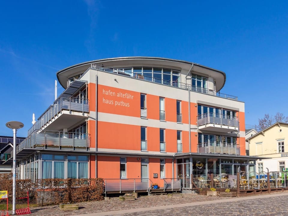 Property building, Facade/entrance