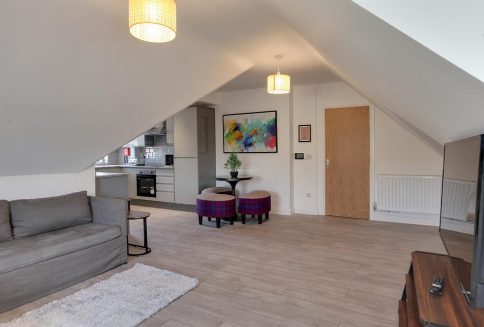 TV and multimedia, Kitchen or kitchenette, Living room, Seating area, Dining area