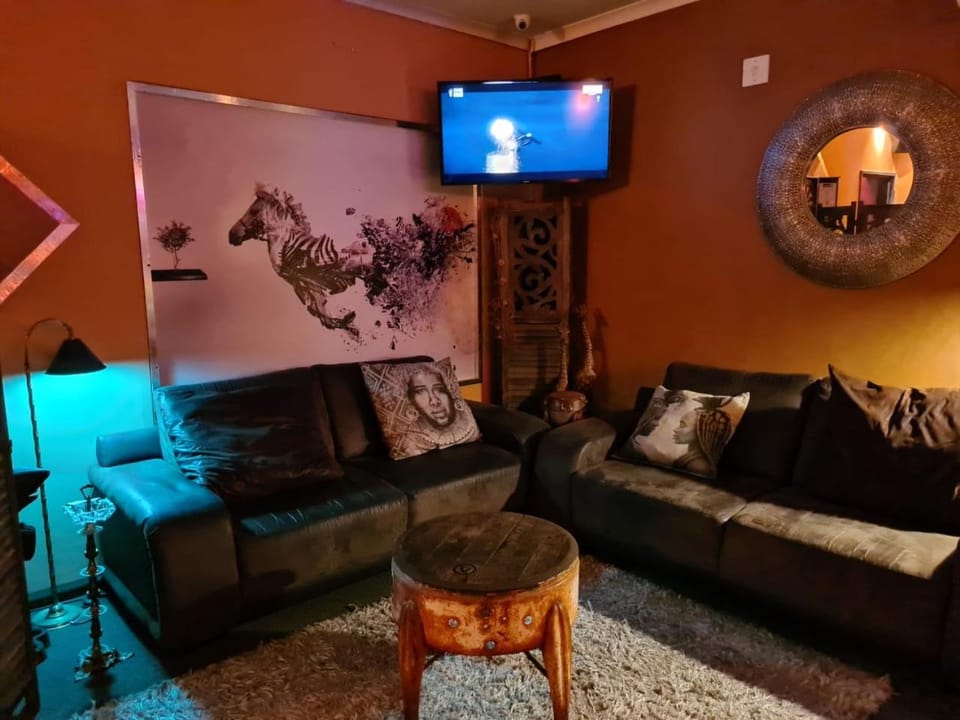 Communal lounge/ TV room