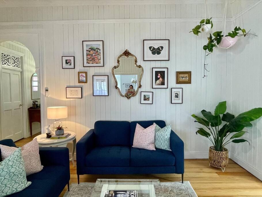 Living room, Decorative detail, Seating area