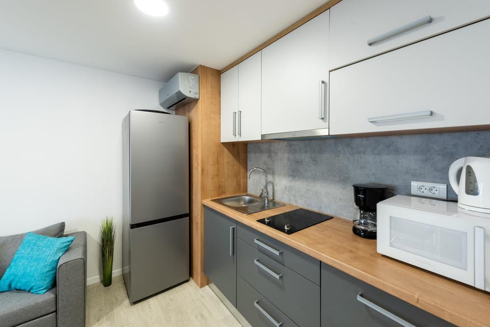 Coffee/tea facilities, minibar, kitchen