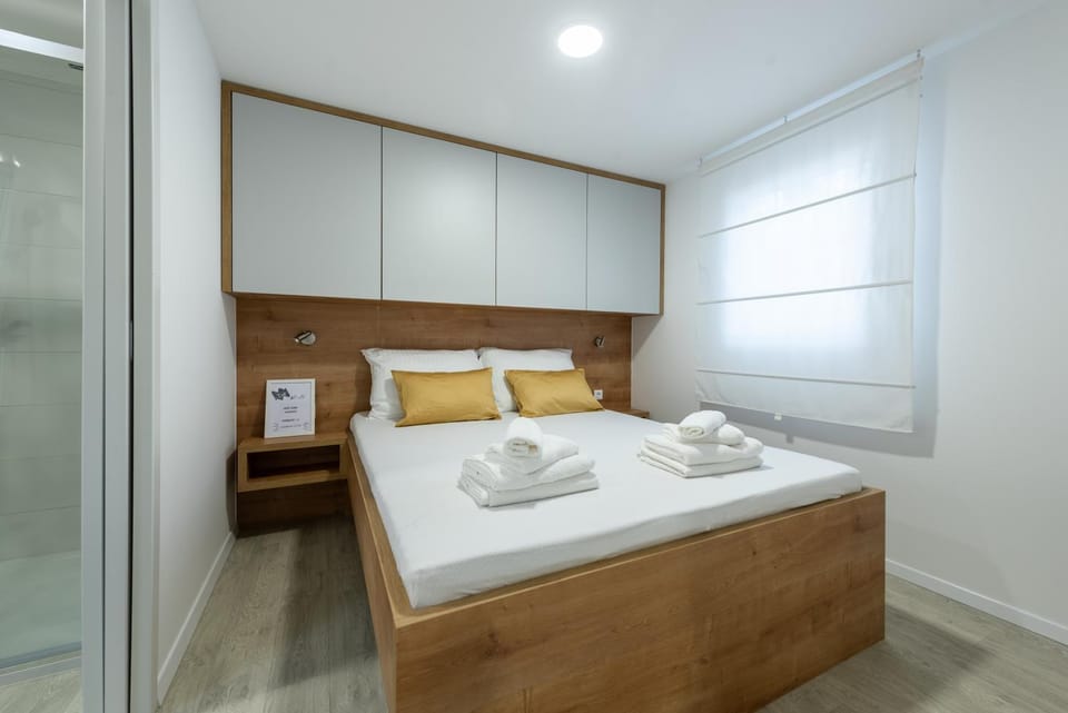 Bed, Photo of the whole room, Bedroom, towels, wardrobe