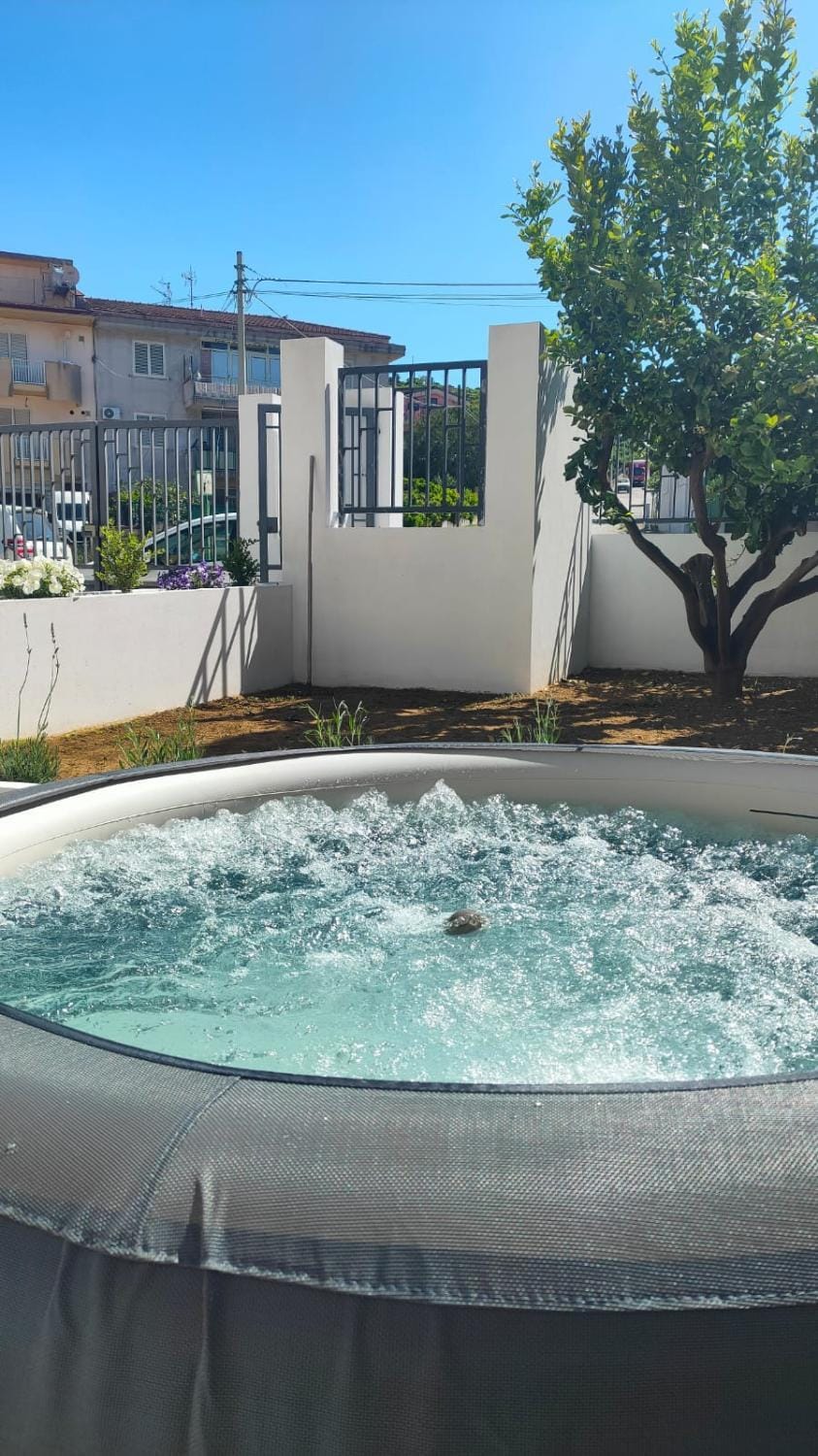 Hot Tub, Swimming pool