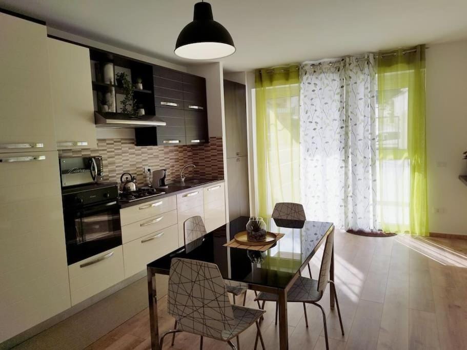 Dining area, oven, stove