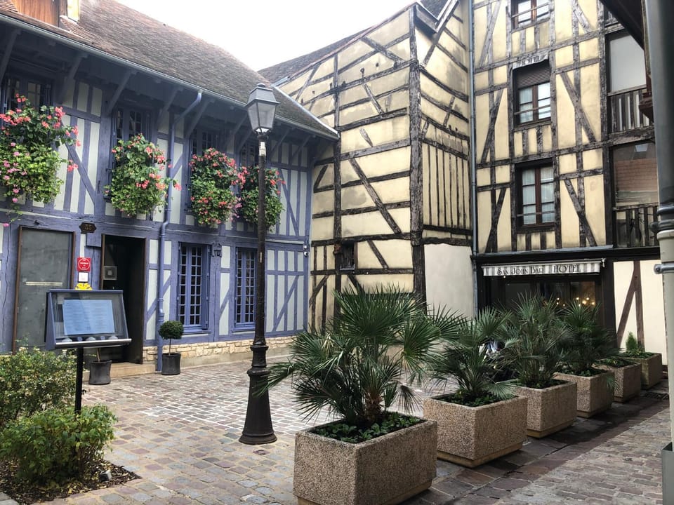 Property building, Spring, Garden, Garden view