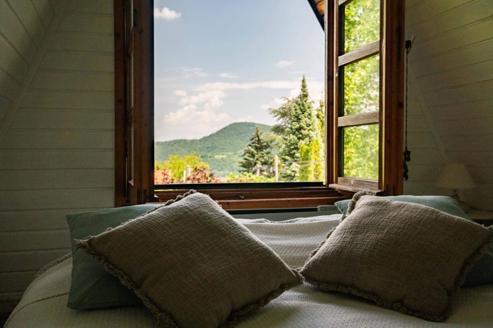 View (from property/room), Bedroom, Garden view, Mountain view, River view