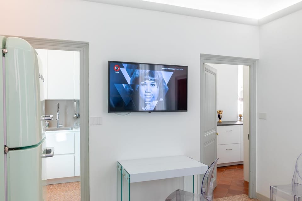 TV and multimedia, Kitchen or kitchenette, Dining area