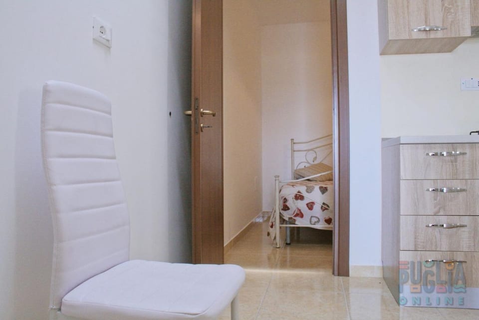 Bed, Photo of the whole room, Decorative detail, Bedroom, wardrobe