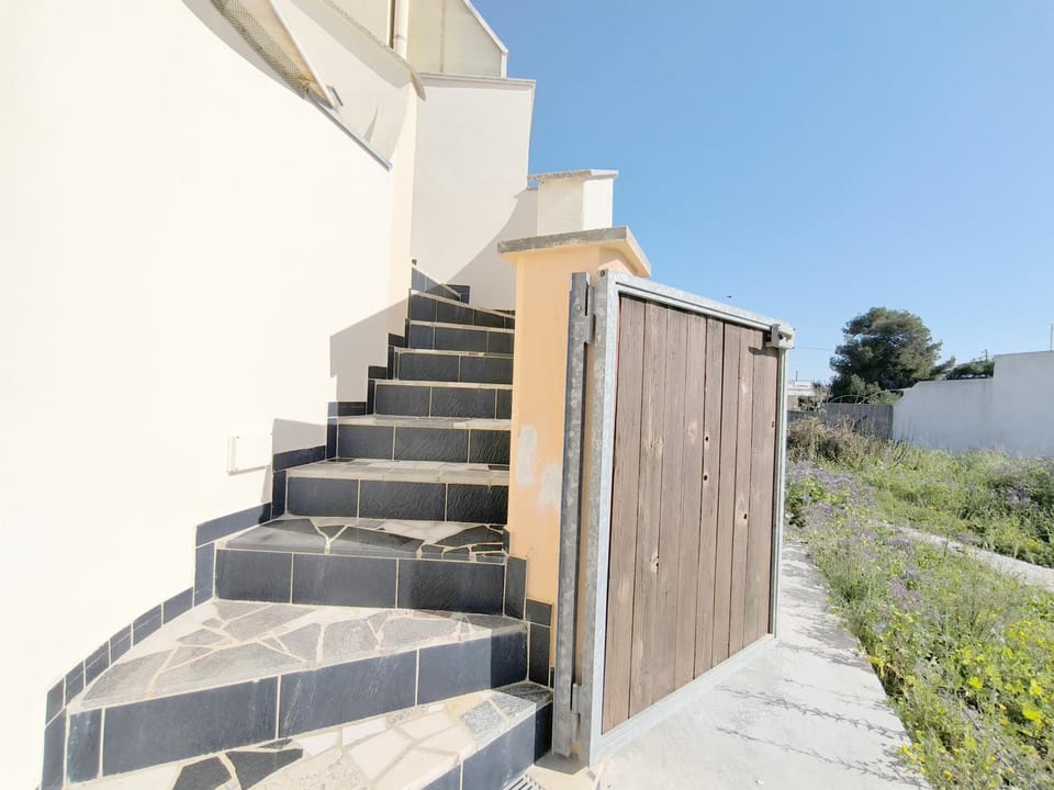 Property building, Facade/entrance, Summer, Seasons
