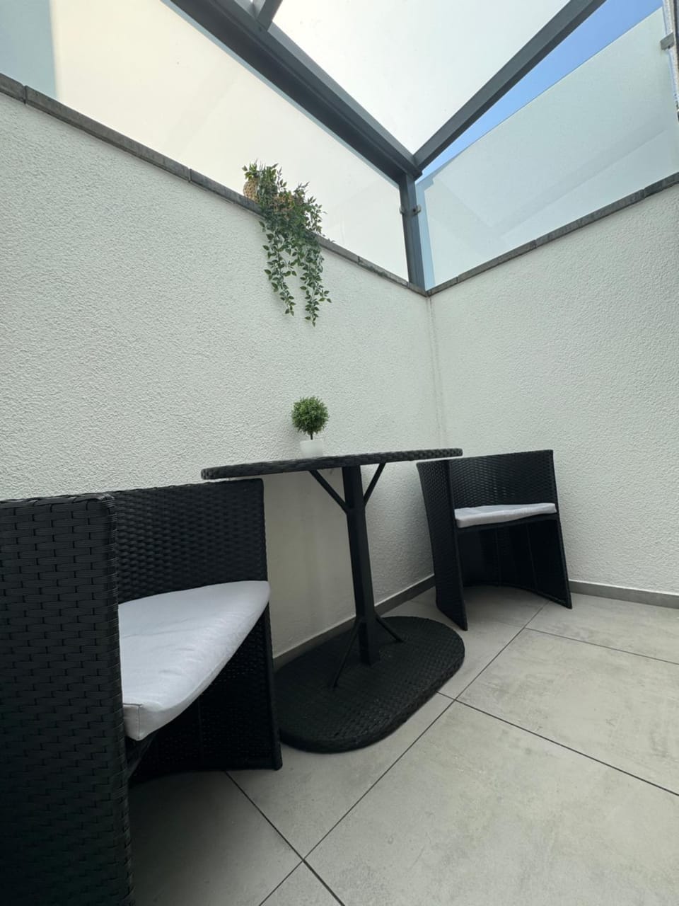 New Modern SelfCheckin PublicFreeParking HighSpeed Wifi KingSizeBed Apartment in Baden-Baden