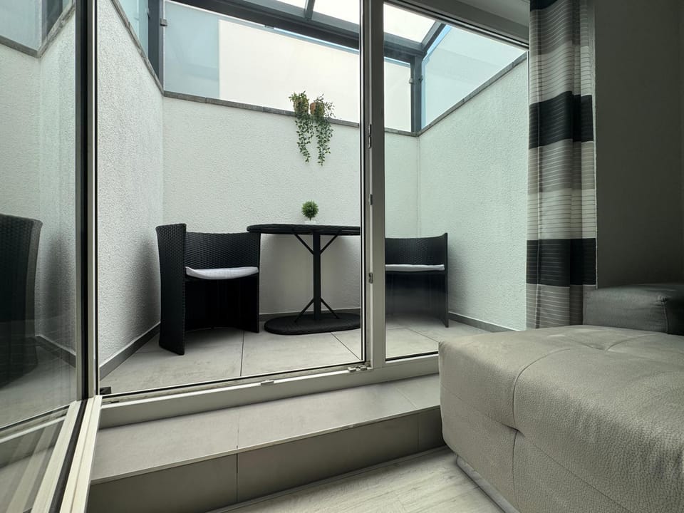 New Modern SelfCheckin PublicFreeParking HighSpeed Wifi KingSizeBed Apartment in Baden-Baden