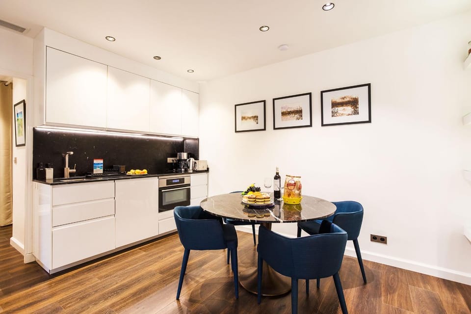 Dining area, kitchen