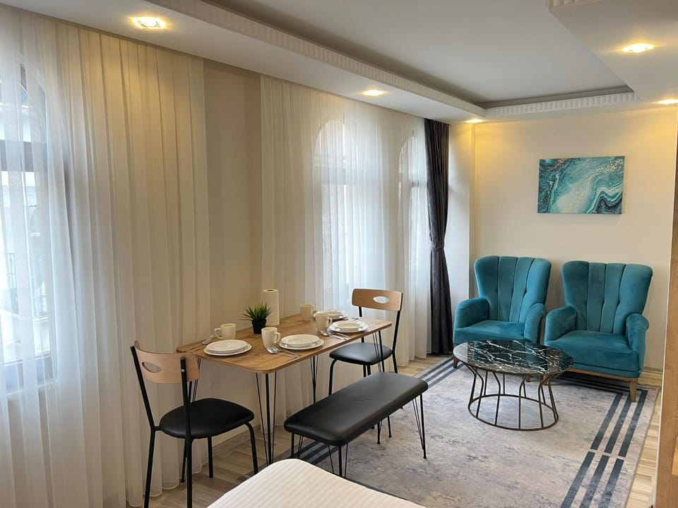 Seating area, Dining area