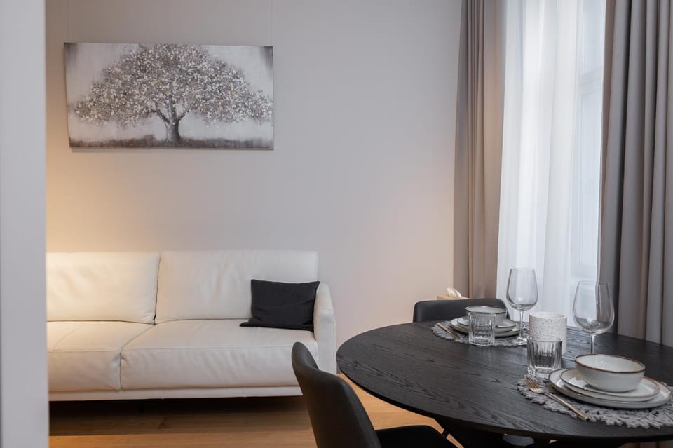 Lutsu Residents - Unique apartment in Old Town, Keyless Apartment in Estonia