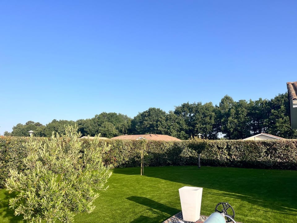 Villa climatisée avec piscine et pool house atypique Villa in Biganos