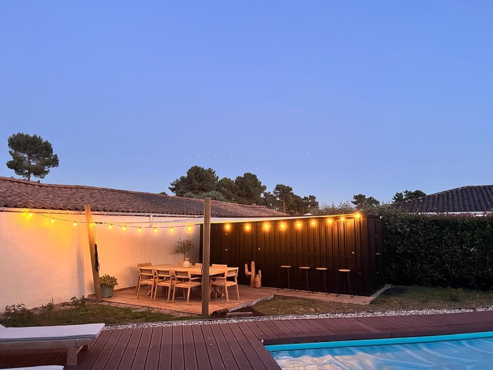 Villa climatisée avec piscine et pool house atypique Villa in Biganos
