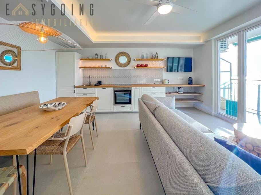 TV and multimedia, Kitchen or kitchenette, Living room, Dining area