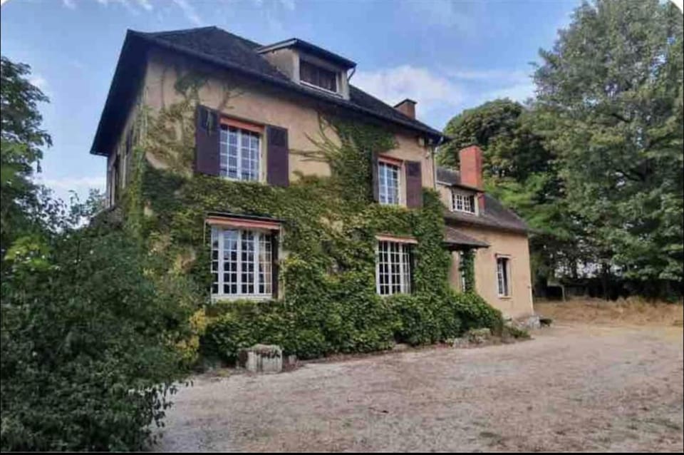 Maison de Maître avec piscine et parc privé House in Bourgogne-Franche-Comté