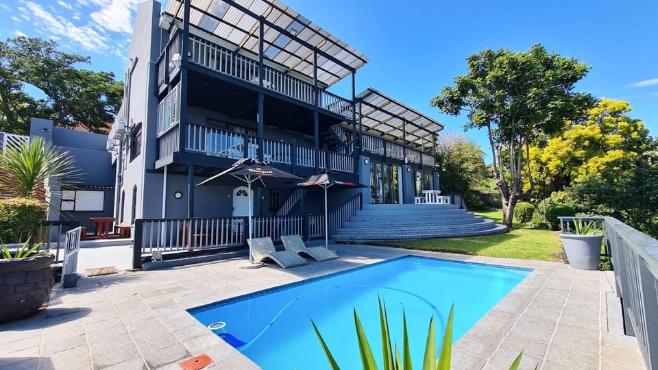 Property building, Patio, Garden, Garden view, Pool view, Swimming pool, Swimming pool, sunbed