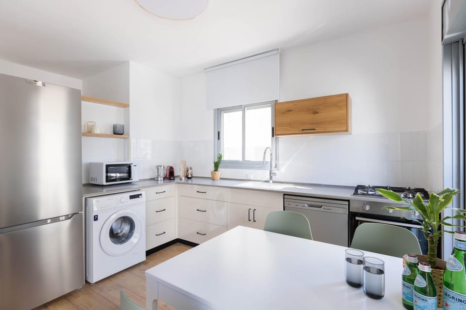 Coffee/tea facilities, dishwasher, minibar, pet friendly, washing machine