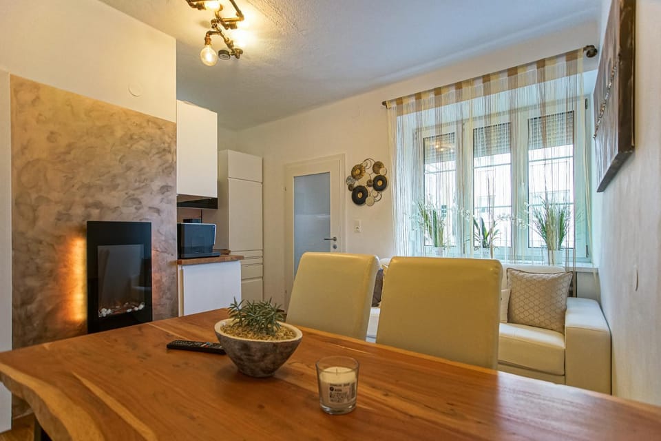 Dining area, pet friendly