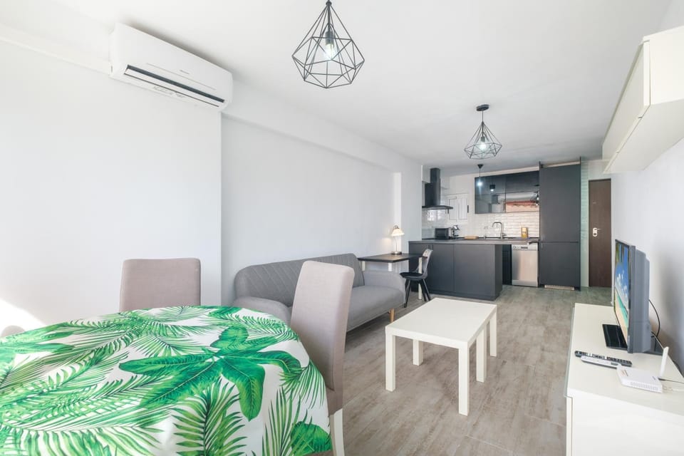 TV and multimedia, Kitchen or kitchenette, Living room, Dining area, hair dresser, air conditioner