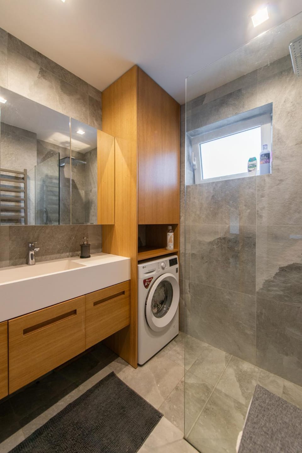 Shower, Bathroom, towels, washing machine