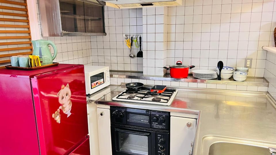 Kitchen or kitchenette, minibar, stove, toaster