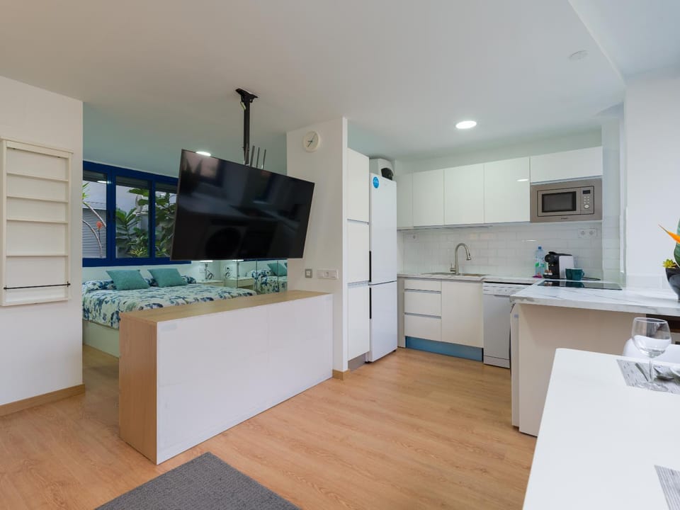 Kitchen or kitchenette, dishwasher, oven, pet friendly, stove