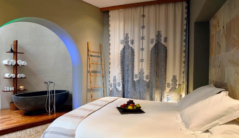 Photo of the whole room, Bedroom, Bath