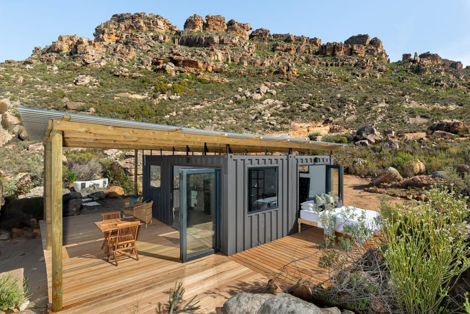 Property building, Patio, Day, Natural landscape, Mountain view