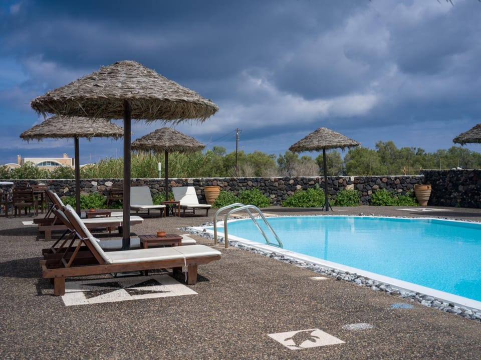Pool view, Swimming pool, sunbed