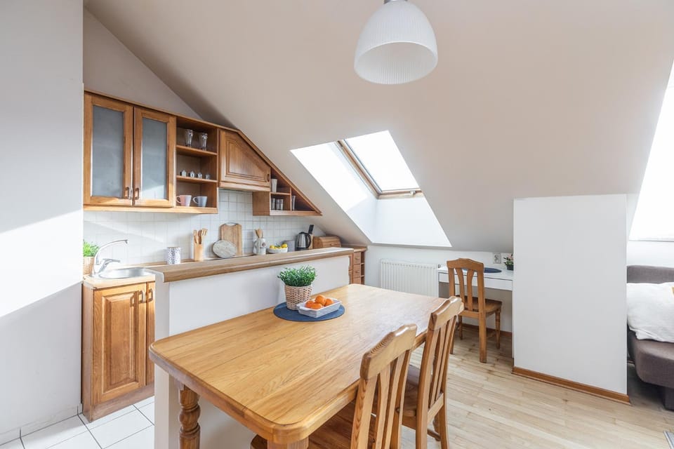 Kitchen or kitchenette, Dining area, stove